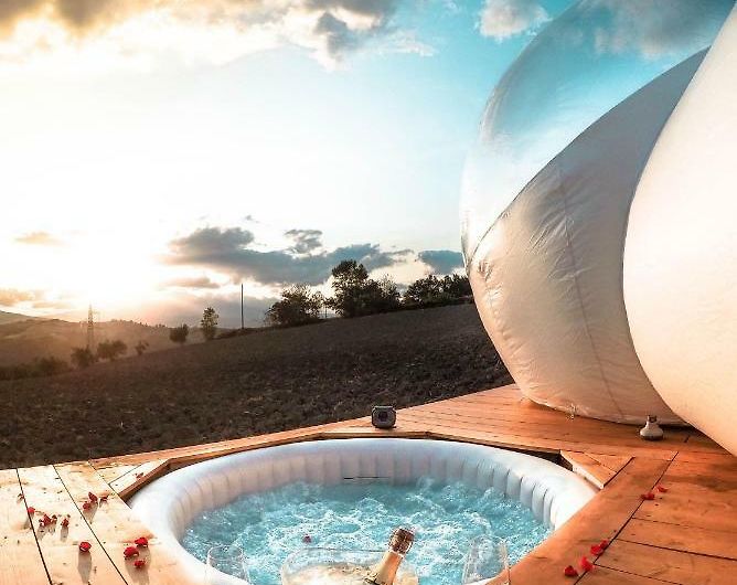 Analisi dei Pro e Contro di Love Bubble Hotel Basciano